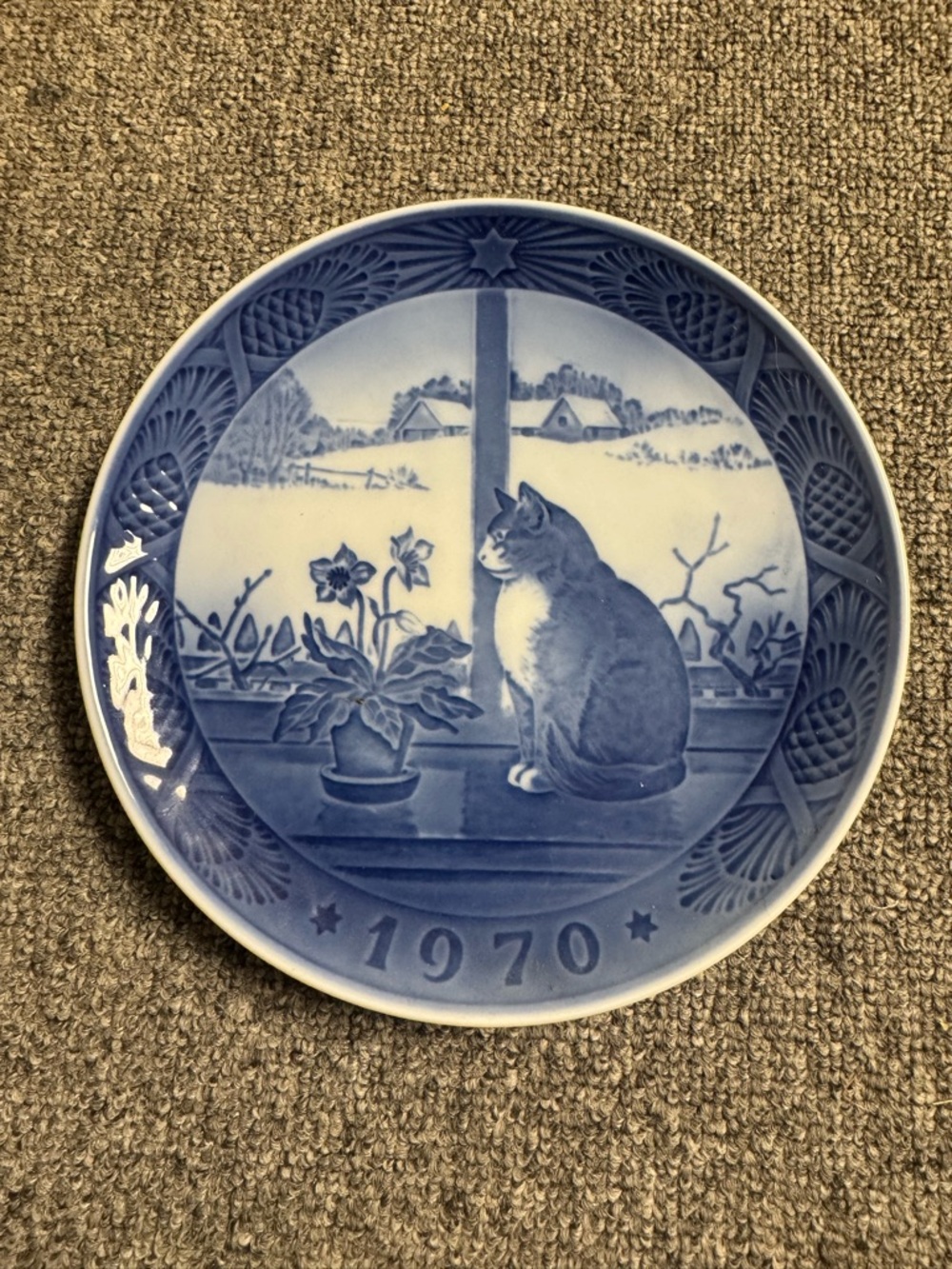 Royal Copenhagen Blue & White 1970 Collector Plate with Cat Motif